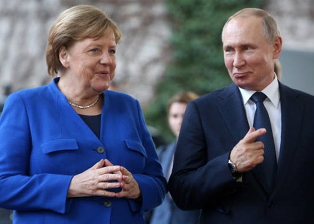 EU Considers Optimal Negotiator for Russia Talks: Merkel, Schröder & Key Challenges