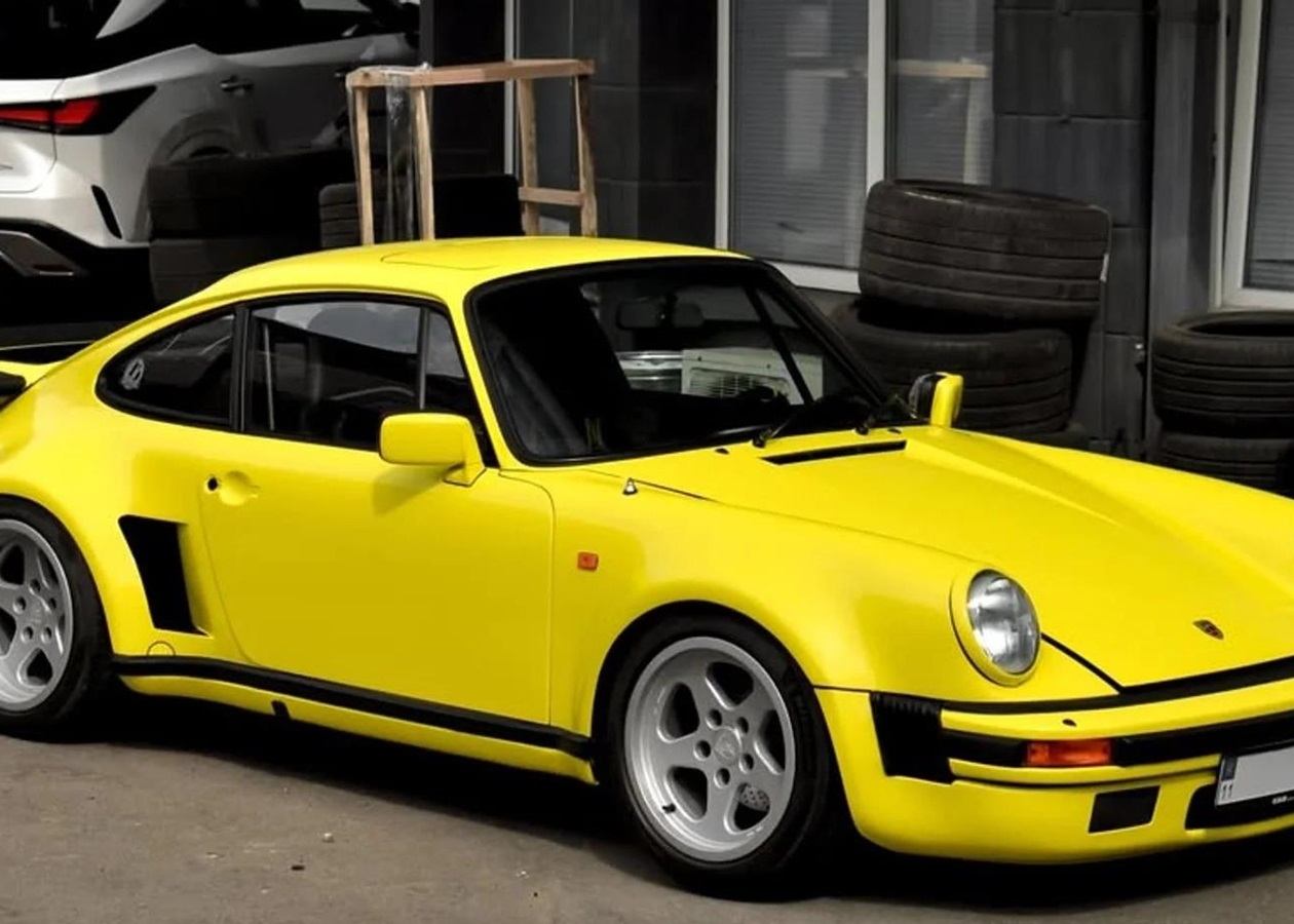 В Україні помітил рідкісний заряджений Porsche RUF 80-х