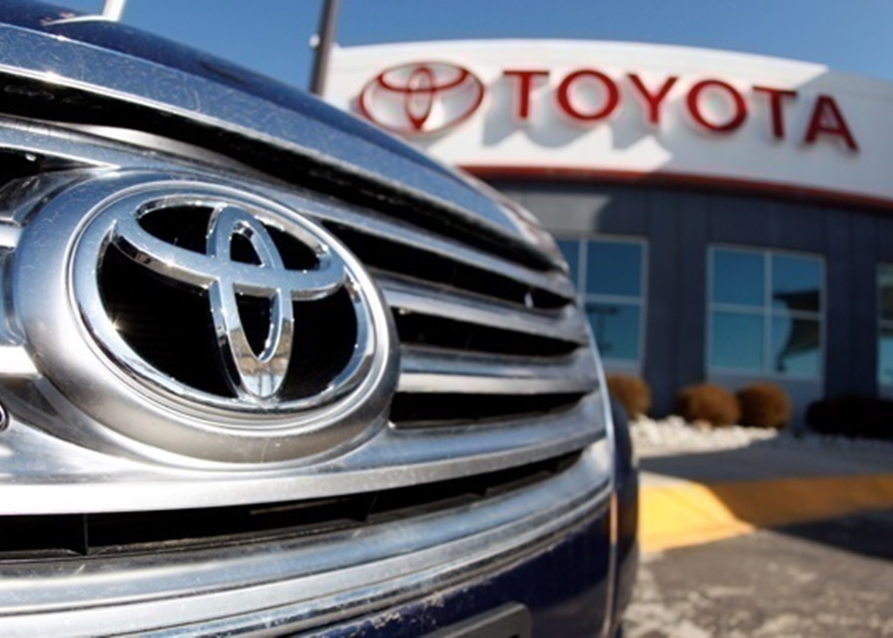 Toyota фіксує падіння продажів третій місяць поспіль