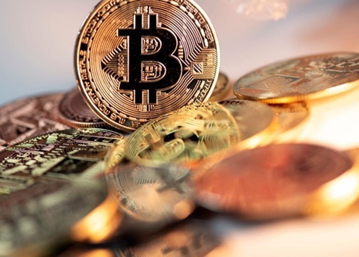 Bitcoin знижується до 4-місячного мінімуму