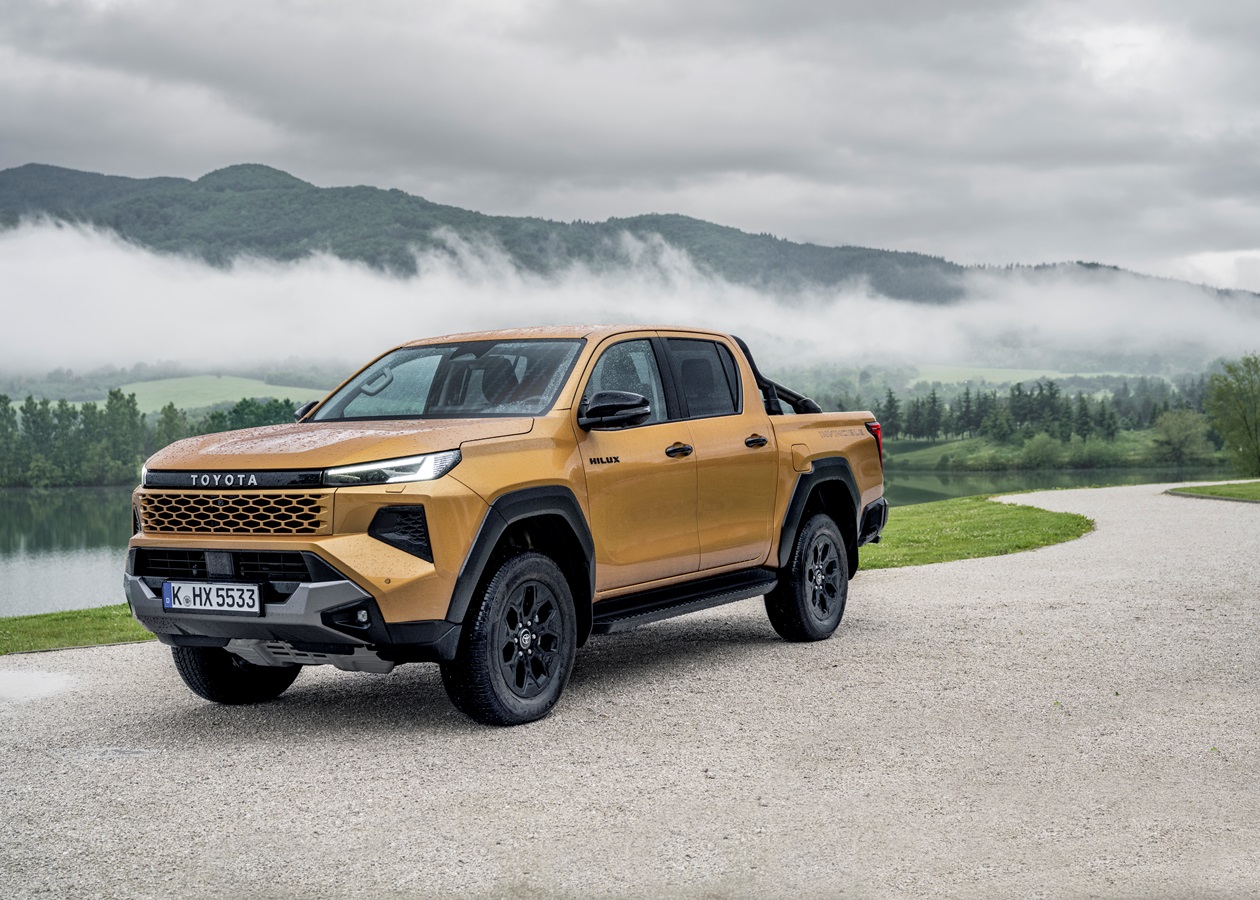 Сучасний, могутній, зручний: в Україну прибуває новий Toyota Hilux