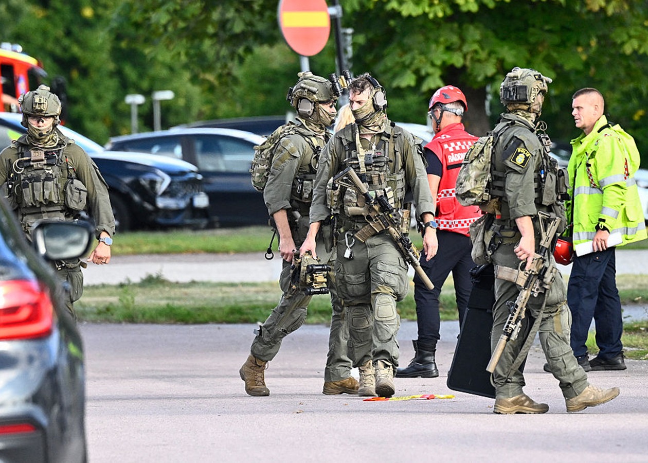 Чоловік з мачете поранив кількох людей у ​​школі в Швеції