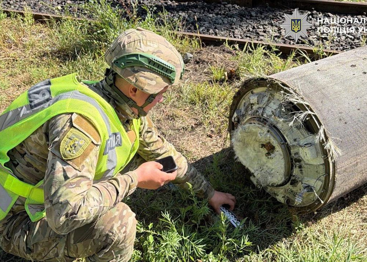 Після масованої атаки РФ у Києві виявили небезпечні уламки ракет