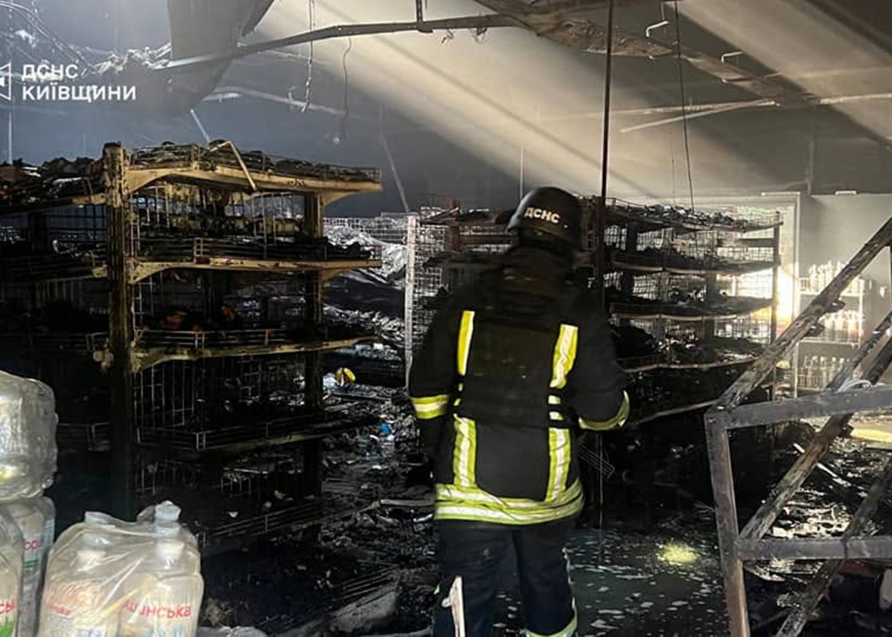 Ворожа атака на Київщину: горять склади, двоє поранених