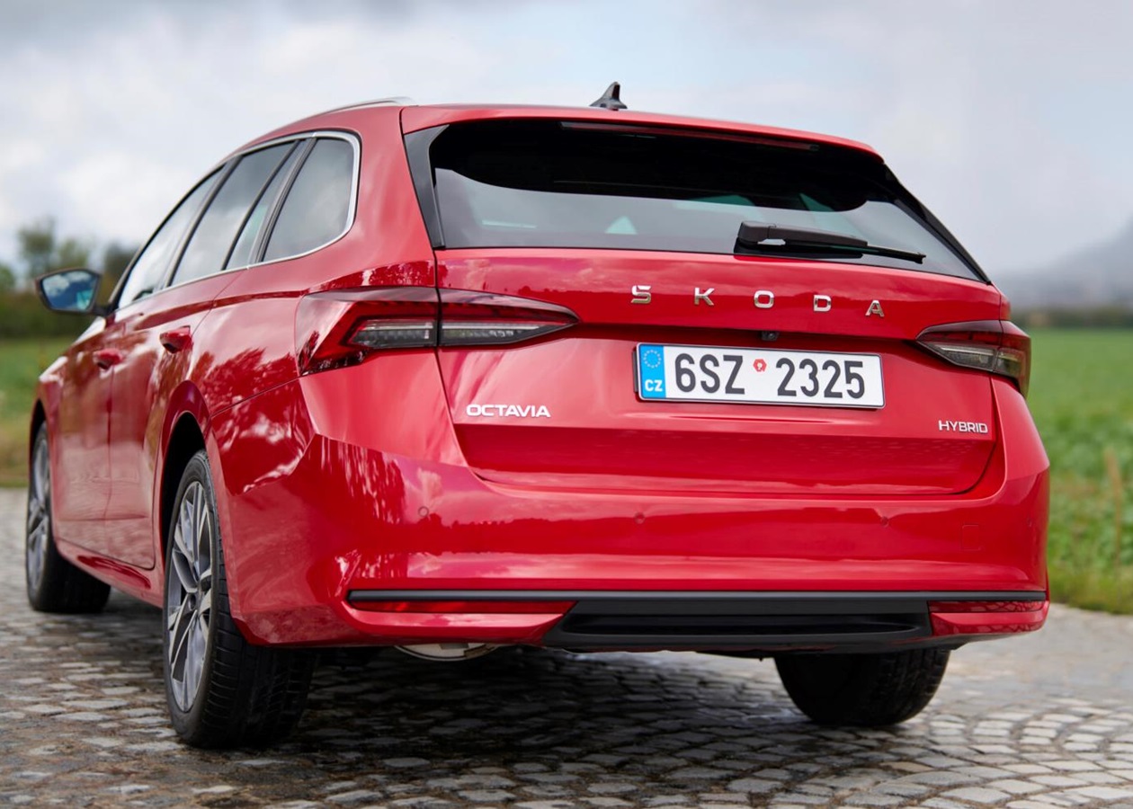 Skoda представила свій перший повний гібрид