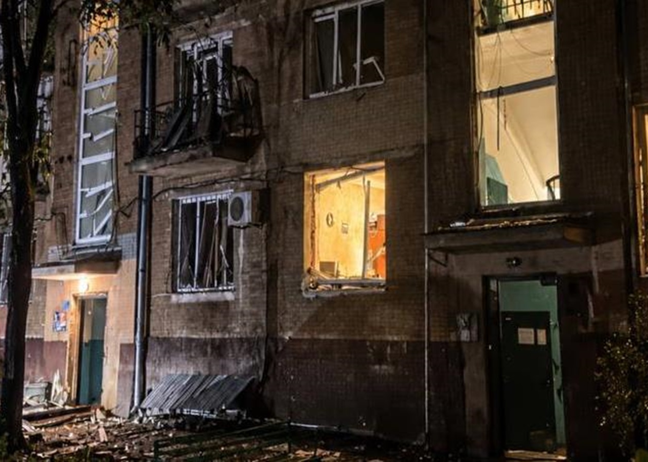 Photo : ua.korrespondent.net Zaporijjia : un drone russe tue une femme dans un immeuble résidentiel