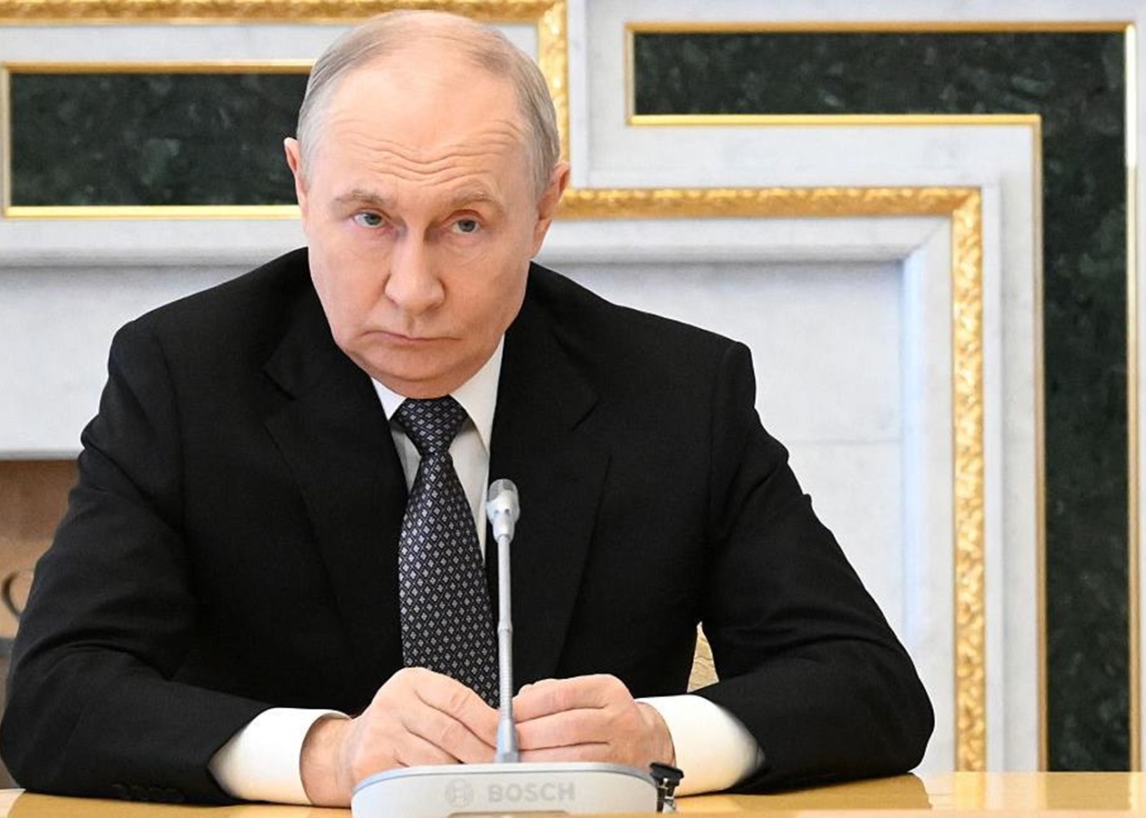 Putin Claims Russia Doesn't Want War with Ukraine and Cites "Genetic" Ties