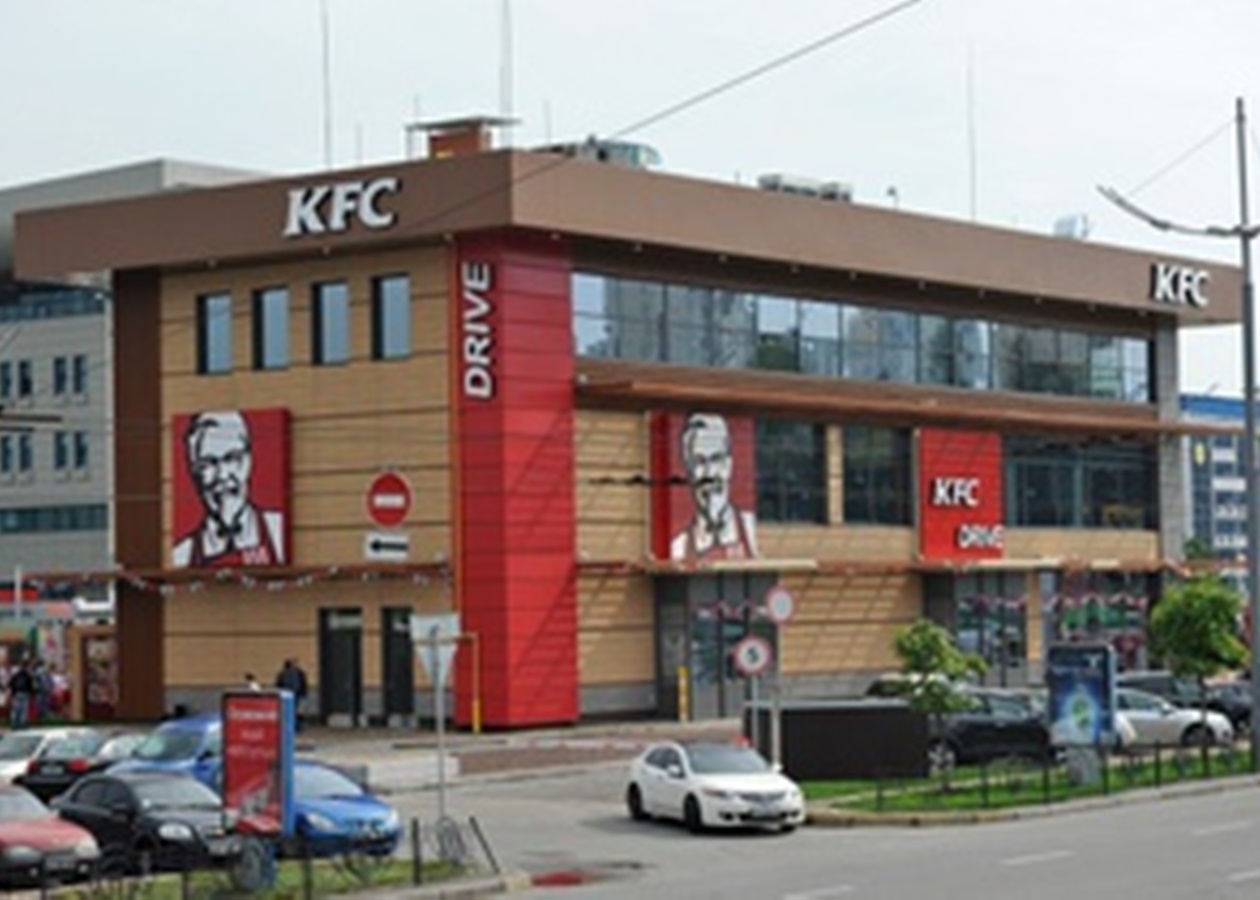 Хлебное место. Возле Южного вокзала в Киеве открылся крупнейший в мире KFC  Drive - Korrespondent.net