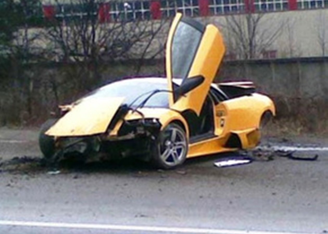 МВС: Lamborghini, що розбився під Ужгородом, дійсно належить Касі