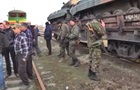 Активисты Луганска заблокировали украинский военный поезд