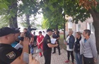 В Северодонецке распылили газ в лицо кандидату в нардепы