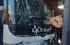 В Одессе автобус столкнулся с четырьмя авто и врезался в магазин