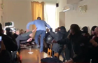 В горсовете Одессы нардеп боролся и бегал по столу