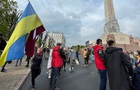 Жителі Риги вийшли на акцію за знесення пам ятника військам СРСР