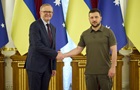 Україна отримає ще більше військової техніки від Австралії