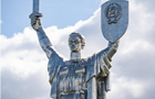 Украинцам предлагают решить, что делать с гербом на монументе Родина-Мать