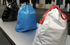 Balenciaga критикують за продаж сумок за $1800, що нагадують сміттєві мішки