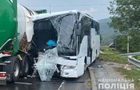На Львовщине автобус столкнулся с двумя автоцистернами, есть жертвы