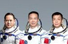Китай запустил на орбиту корабль с тремя космонавтами