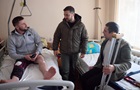 Зеленский посетил военный госпиталь на Харьковщине