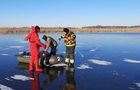 Спасатели Киевщины сняли со льдины на водоеме пьяного мужчину