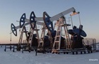 Російська нафта за рік подешевшала майже вдвічі