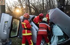 У Києві автомобіль врізався у дерево: водій загинув