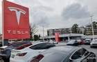Tesla вдруге за місяць знизила ціни на електромобілі