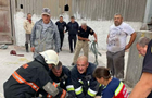 На Черниговщине работники упали в шахту загрузки зерна, есть погибший