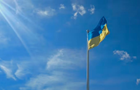На границе с РФ подняли самый большой украинский флаг в Европе