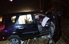 На Чернігівщині автомобіль врізався у блокпост, водій загинув