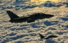 НАТО дважды в сутки поднимал истребители из-за самолетов РФ - СМИ