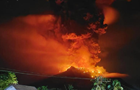 В Индонезии из-за извержения вулкана эвакуировали сотни людей