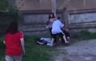 В городе Стрый сняли на видео избиение школьницы