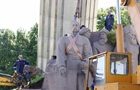 У Києві демонтують монумент на честь Переяславської ради