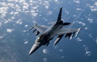 У США неподалік бази ВПС розбився літак F-16