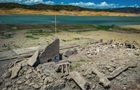 На Филиппинах на дне высохшей дамбы обнаружили руины древнего города
