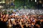 В Грузии протестующие штурмуют ворота парламента