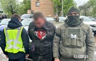 В Києві правоохоронці затримали озброєного наркодилера
