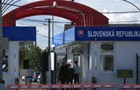 Словаччина припинила приймати вантажівки на кордоні з Україною