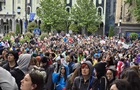 В Тбилиси митингующие прорвали заграждение полиции