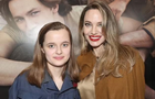 Еще одна дочь Джоли и Питта отказалась от фамилии звездного отца