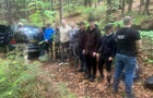 Группа уклонистов пыталась на внедорожнике через лес бежать в Румынию
