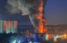 У Києві на Троєщині спалахнула сильна пожежа
