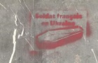 В Париже задержали молдован за рисунки гробов и надписи об Украине