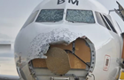 В Австрії у літака через град тріснуло лобове скло під час перельоту