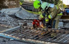 ДСНС ліквідує наслідки обвалу моста в Києві