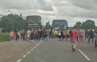 Скандал с ТЦК: пассажиры автобуса перекрыли трассу Тернополь - Львов