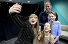 Принц Уильям с детьми посетил концерт Тейлор Свифт