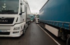 Україна відреагувала на зупинення Польщею пропуску вантажівок